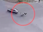 Дети на мопеде влетели в Audi в Волжском: шок-видео