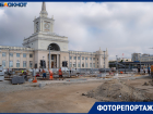 «Так и хочется забить эти гвозди»: частокол из фонарей-штанг взбесил волгоградских эстетов у ж/д вокзала