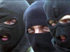 В Волгограде трое налетчиков в масках избили супругов и унесли 1,5 млн