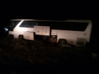 Автобус Волгоград-Краснодар вылетел в кювет в Ростовской области