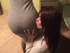 Нежный поцелуй с накаченной попкой подружки выложила в интернет жительница Волгограда