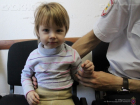 Мать 2-летней девочки в кроссовках 39-го размера была в гостях у подруги в Камышине 