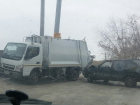 "Девятка" протаранила мусоровоз на Тулака в Волгограде