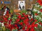Похоронили рядом с бабушкой: в Волгограде простились с убитым после переписки в родительском чате