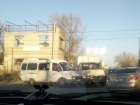 Грузовая "Газель" и маршрутка столкнулись в Волгограде
