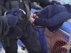 ﻿Задержание бойцами СОБРа банды лжесотрудников ГИБДД в Волгограде сняли на видео
