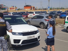 В Волгограде на парковке у «Мармелада» арестовали 18 автомобилей