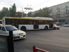 Автобус "Питеравто" протаранил "Ладу" в центре Волгограда