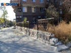Стало известно, куда исчезла ограда вдоль улицы Советской в Волгограде