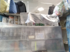 Волгоградцы спасают товар в «Царицынском Пассаже» от затопления: повсюду пленка и картон