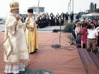 Построили сцену на набережной, несли розы: что делал патриарх Алексий Второй в Волгограде 30 лет назад