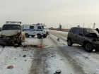 Два человека попали в реанимацию в результате лобового столкновения авто под Волгоградом