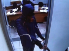 В Волгограде разбойник с пистолетом ограбил офис микрозаймов на 14 тысяч