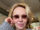Альбина Джанабаева показала, как правильно выбрасывать мусор