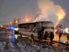 Двухэтажный автобус вспыхнул на проезжей части Волгограда