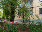 Тело женщины нашли под окнами многоэтажки в Волгограде