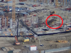 В Волгограде в реанимацию доставили рабочих, пострадавших при обрушении конструкции на стройплощадке стадиона 