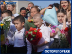 Цветы, слезы и гимн России: в волгоградских школах впервые за три года отметили 1 сентября без ограничений
