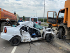 Страшная авария в Волгограде: Chevrolet влетела в грузовик, погиб 6-летний ребенок