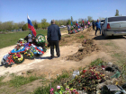 Под Волгоградом могилы героически погибших на Украине воинов оказались по соседству со свалкой