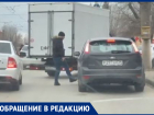 Автомобильные «войны» на Ангарском в Волгограде попали на видео: водитель «Газели» отомстил пенсионеру 