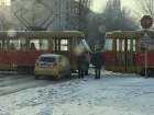 Matiz протаранил трамвай и парализовал движение в Волгограде