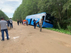 Рейсовый автобус из Волгограда съехал в кювет под Тверью
