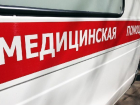 Горе-водитель на Renault Logan задним ходом сбил женщину у подъезда на западе Волгограда 