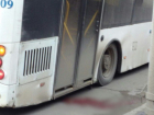 ВПАТП-7: Автобус переехал волгоградку, когда она пыталась вскочить в заднюю дверь