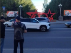 Толкающую под колеса ловушку для пешеходов нашли волгоградцы в центре города: видео