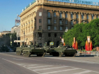 Волгоградские активисты потребовали оштрафовать виновных за раскрошенный танками асфальт