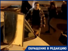 Таксист «Ситимобил» бросил в Волгограде машину на трамвайных путях и ушел на час: видео разозленных пассажиров