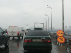 Из-за препятствия на дороге «танцующего» моста волгоградец попал в ДТП