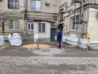 Юный узбек на глазах у отца разбился с 15-метровой крыши в центре Волгограда