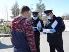 Гуляющих в парках волгоградцев призывает вернуться домой полиция