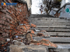 Горы мусора и бетона: в Волгограде рассыпалась лестница у переднего края обороны Сталинградского фронта