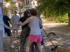 Ушибы и химический ожог глаз: шок-подробности нападения волгоградцев на сотрудницу службы отлова