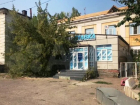В центре Волгограда букмекерская контора прописалась на задах престижной гимназии