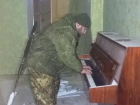 Играющий на пианино в зоне СВО волгоградский боец растрогал сердца пользователей сети