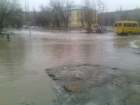Юг Волгограда затопило тающим снегом