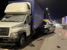 Пассажир BMW скончался на месте после столкновения иномарки с грузовиком под Волгоградом 