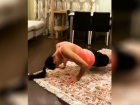 Во время страстных отжиманий Елена Исинбаева чуть не разбила лицо об пол
