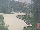 Свидетелей шок-падения фанеры на прохожего с летальным исходом ищут в Волгограде следователи