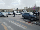 Иномарка влетела в гранит на площади Ленина: видео ДТП в Волгограде