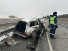 Иномарка влетела в стоящую на обочине фуру под Волгоградом: есть погибший
