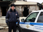 Многодетную семью из горящего дома спас полицейский в Волгограде