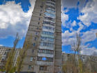 Труп женщины 10 дней пролежал в квартире в центре Волгограда: подъезд пропитался ядом