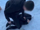 Школьника жестоко избили и заставили извиняться по просьбе 15-летней в Волгограде 