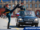 Оглушительные выстрелы и мощная техника: яркие кадры с генеральной репетиции парада Победы в Волгограде