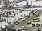 В Волгограде у «Европа Сити Молл» Mitsubishi протаранил столб: ДТП попало на видео